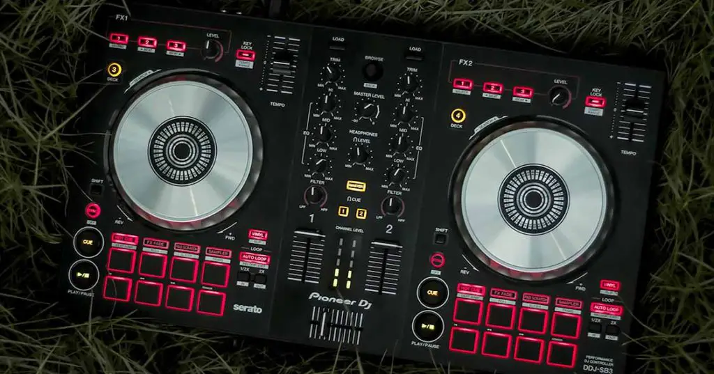 DJ-SB3 is a classic example of an entry-level DJ controller.