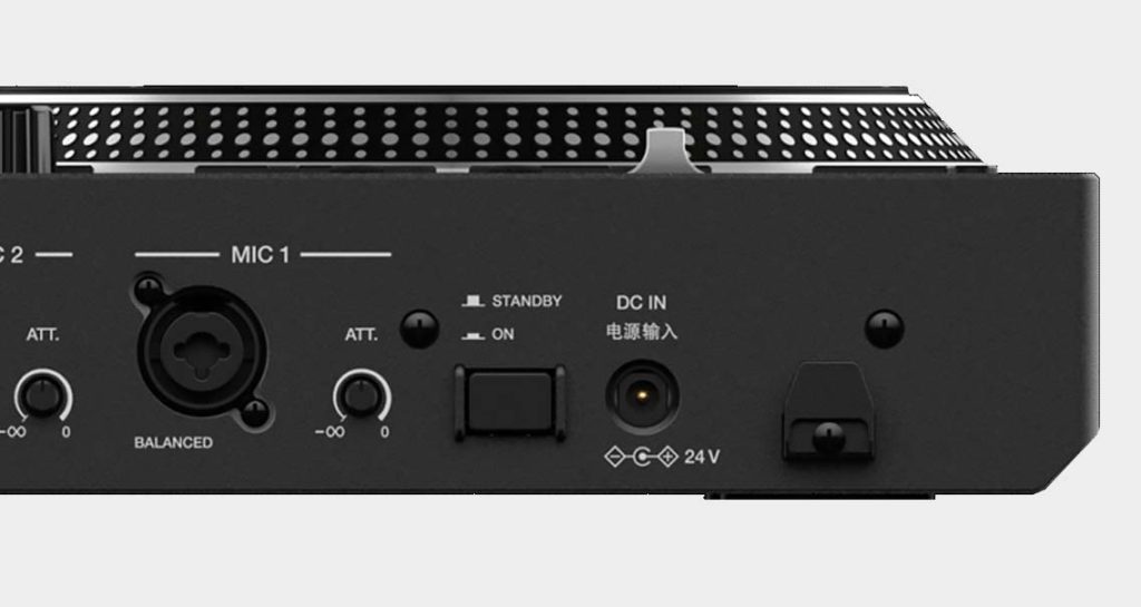 DDJ-Rev7 relies on an external power brick.