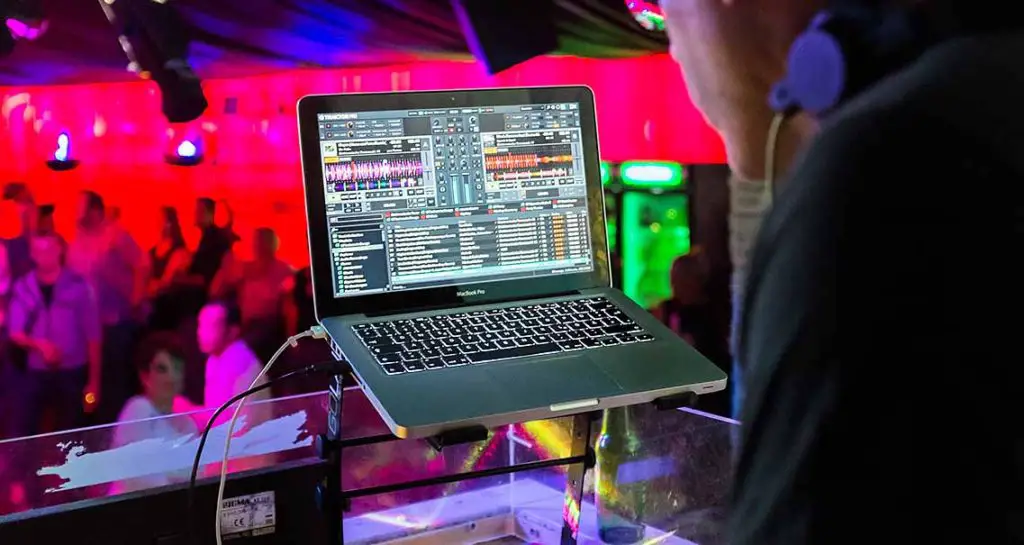 Other DJ software such as Traktor DJ by Native Instruments, feature recording utilities from the get go.