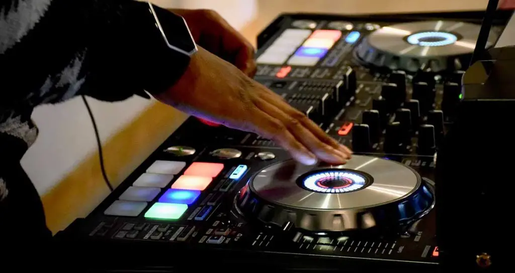 So, what exactly are hardware unlock DJ controllers?