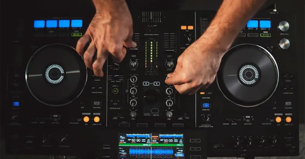 Did you know that some standalone DJ controllers can be used without being plugged into a laptop?