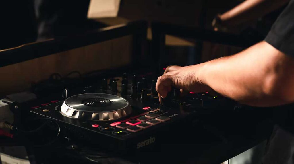 You should be able to adapt to many unusual situations - for example performing on an entry-level DJ controller when the venue decks go out of service.
