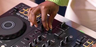 Is the Pioneer DJ DDJ-FLX4 the Best DJ Controller for Beginners? - Let's Find Out!