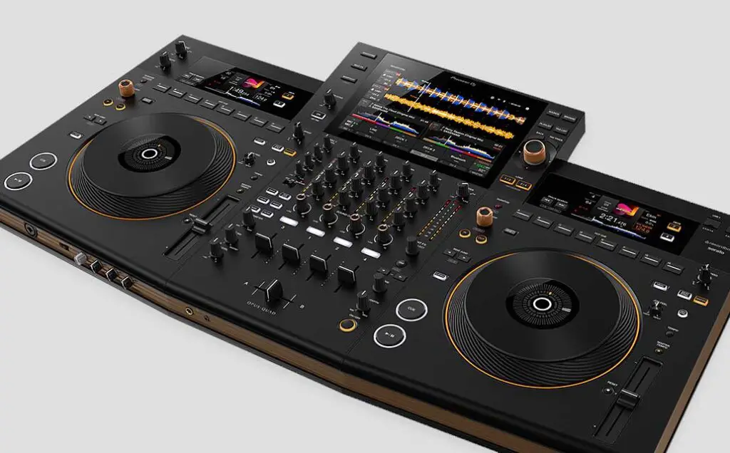 The Pioneer DJ OPUS QUAD is a fully standalone 4 channels DJ controller.